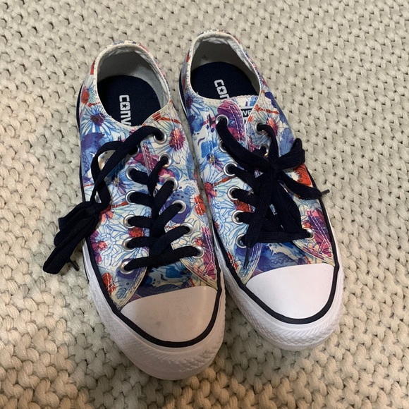Converse women floral all star size 7 - Picture 2 of 3
